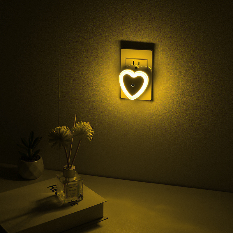 Warm White Heart Shaped Night Light 0.5W for Bedroom